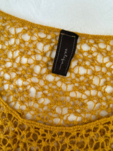 Cargar imagen en el visor de la galería, Crochet Mustard Blouse Small
