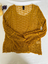 Cargar imagen en el visor de la galería, Crochet Mustard Blouse Small
