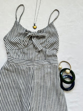 Cargar imagen en el visor de la galería, Gray and White Jumpsuit XS
