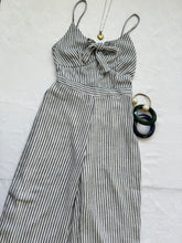 Cargar imagen en el visor de la galería, Gray and White Jumpsuit XS
