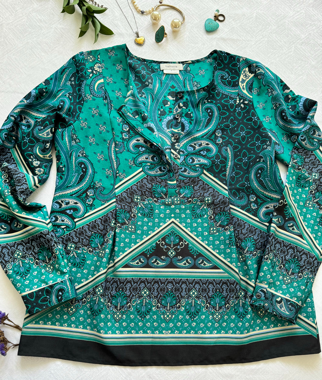 Green blouse with elegant hippie style Medium