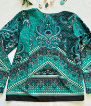 Cargar imagen en el visor de la galería, Green blouse with elegant hippie style Medium
