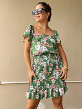 Cargar imagen en el visor de la galería, Green Floral Dress Small
