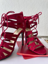 Cargar imagen en el visor de la galería, Guess Heels color Wine
