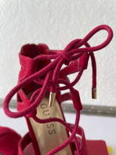 Cargar imagen en el visor de la galería, Guess Heels color Wine
